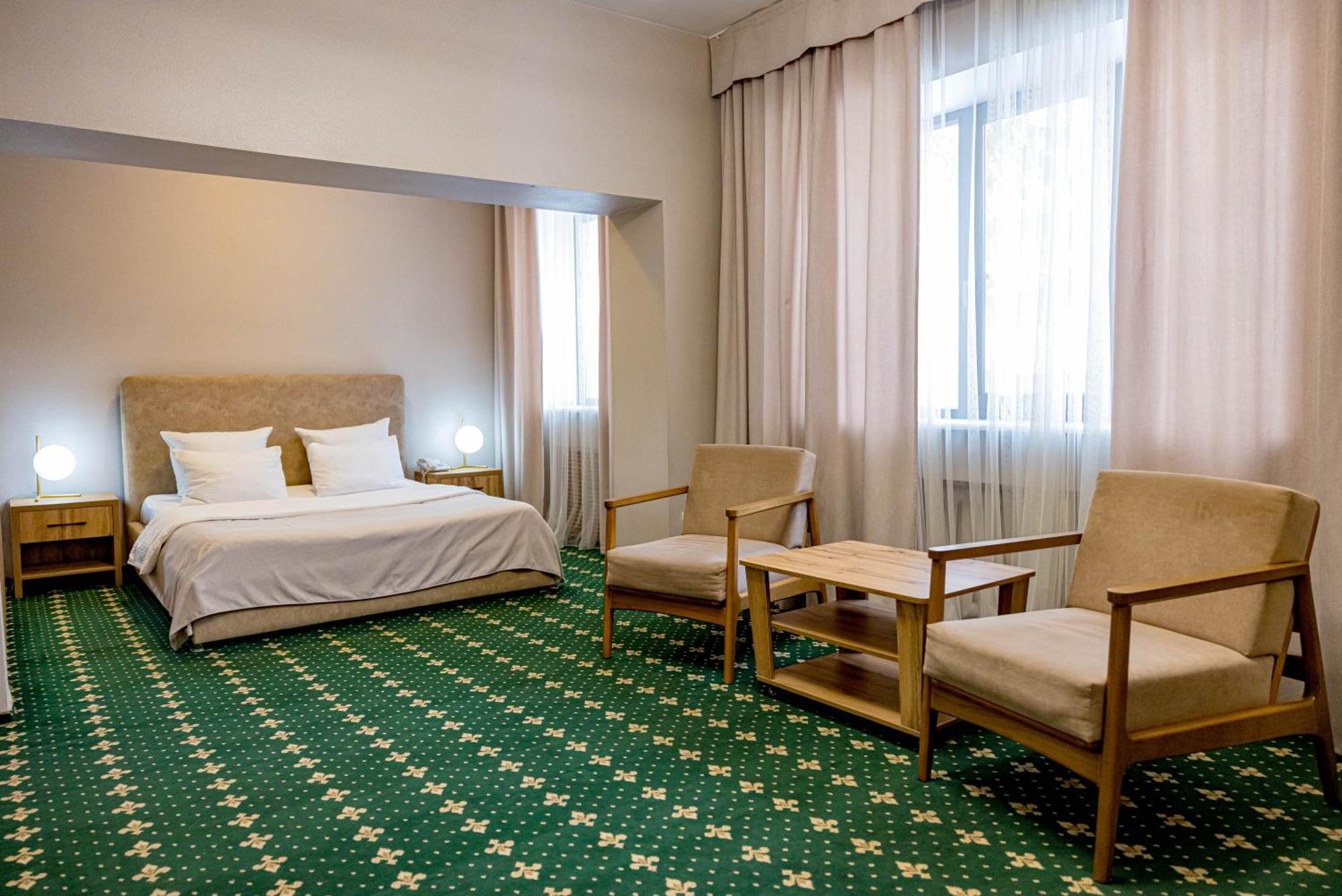Hotel Saya Almaty Exterior photo