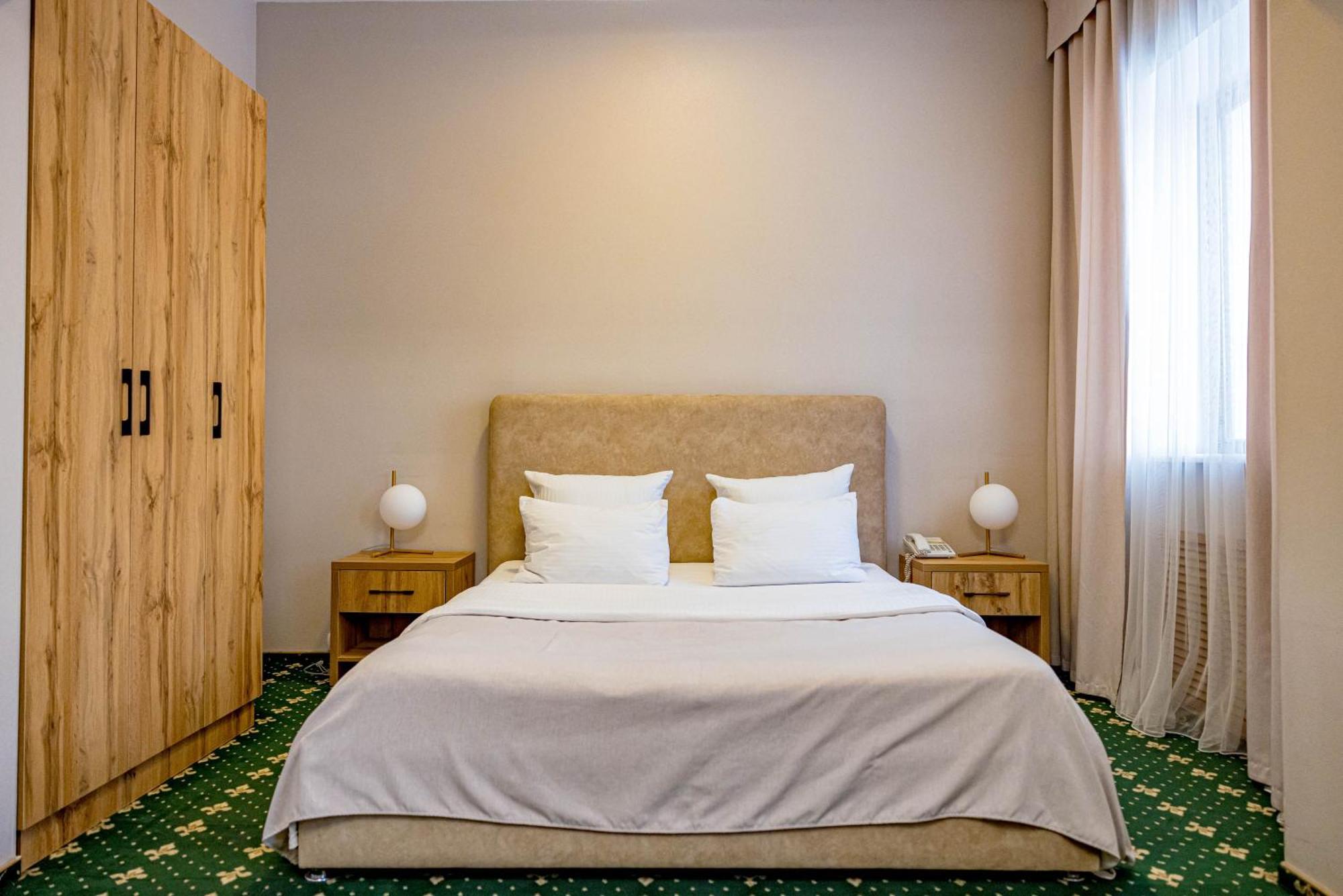 Hotel Saya Almaty Exterior photo
