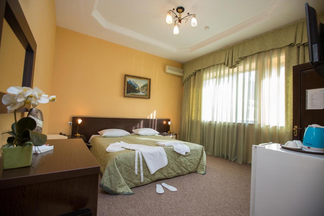 Hotel Saya Almaty Exterior photo